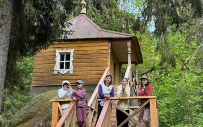 На Коневце продолжается летняя практика ребят из академических классов 232 школы города Санкт-Петербурга